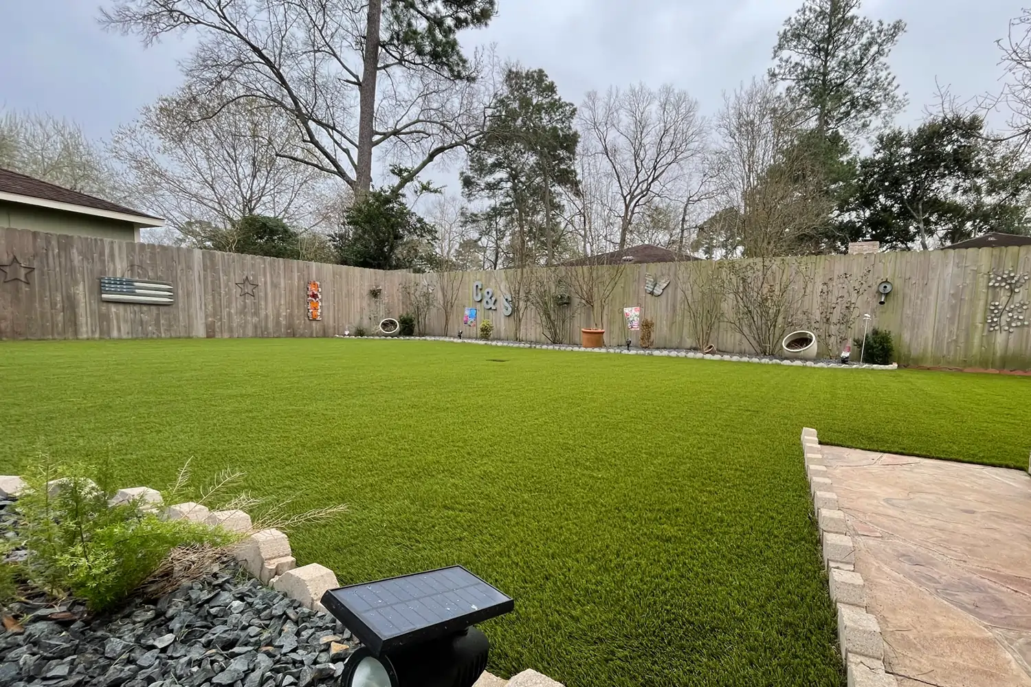 Backyard artificial grass lawn installed by SYNLawn