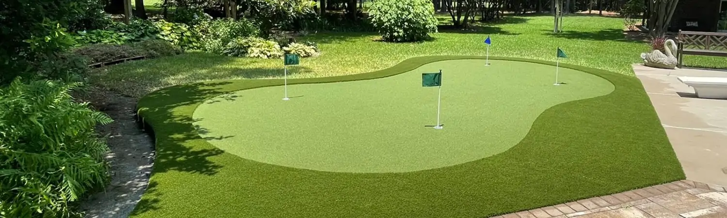 Backyard putting green installed by SYNLawn