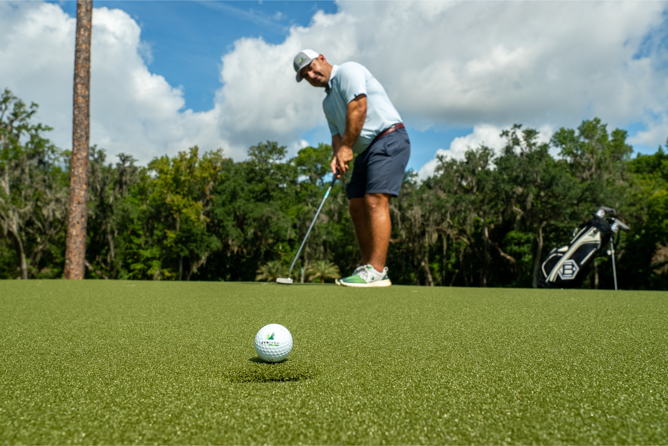 Backyard artificial golf turf synlawn